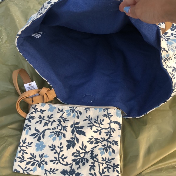 SOLD Floral reversible bag - Picture 4 of 4